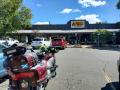 0908_03_FamiliarLunchStop.jpg